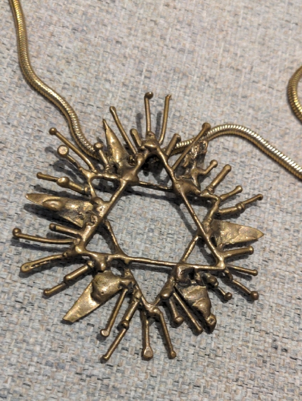 Vintage Artistic Brass Tone Sunburst Pendant Necklace  3" Diameter With Chain - Picture 8 of 8